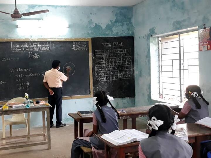 Mumbai Schools Closed Maharashtra Schools closing decision left to district authorities vaccination program to start soon know details Maharashtra School News: महाराष्ट्र में स्कूल बंद करने का फैसला छोड़ा गया जिला अधिकारियों पर, जानें और क्या बोले एजुकेशन मिनिस्टर