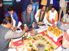 Shahjahanpur News: केंद्रीय मंत्री भूपेंद्र यादव ने कर्मचारी बीमा निगम अस्पताल का किया भूमि पूजन, कार्यक्रम में हुआ जोरदार हंगामा