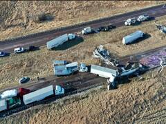 Trending News: अमेरिका में सड़क पर बर्फ जमने के कारण कई दर्जन वाहन आपस में टकराए, तस्वीरें हुईं वायरल