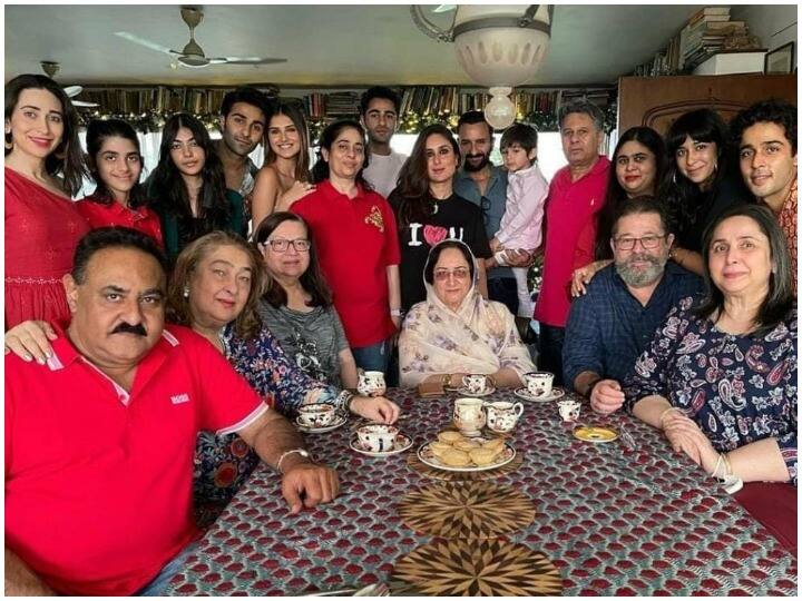 Kareena Kapoor recovered from corona Celebrated christmas with saif ali khan taimur and jeh at kapoors house ann Kareena Kapoor Christmas: कोरोना को मात देने के बाद करीना कपूर ने पति Saif Ali Khan, बच्चों संग सेलिब्रेट किया क्रिसमस