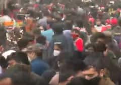 Stampede-like scenes at Delhi's Sarojini Nagar market amid Omicron surge