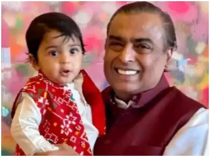 Mukesh Ambani Unseen Video: पोते Prithvi Ambani के साथ खेलते मुकेश अंबानी का वीडियो वायरल, यूं लुटा रहे हैं प्यार