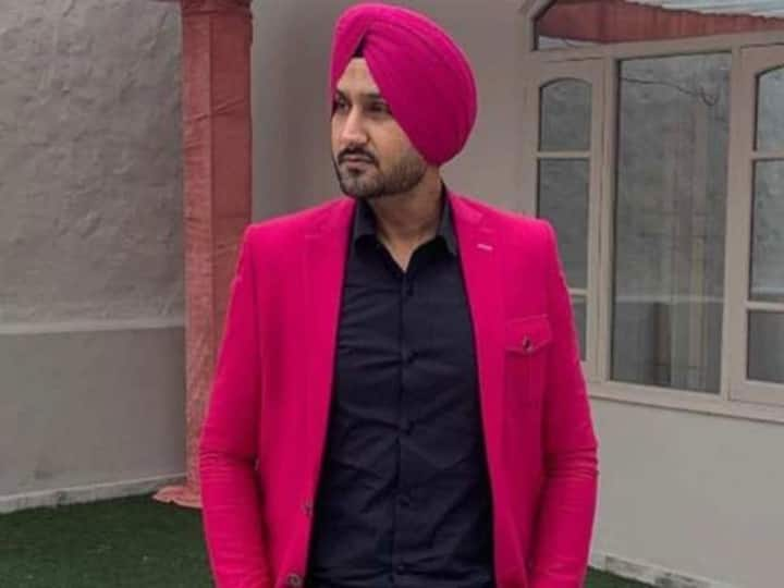 Punjab Election 2022 Harbhajan Singh Hints At Joining Politics But Says No Decision Taken Yet Harbhajan Singh on Political Entry: ''பல கட்சிகள் கூப்பிடுறாங்க.. ஆனா என் முடிவு இதுதான்..'' - மனம் திறந்த ஹர்பஜன்!!