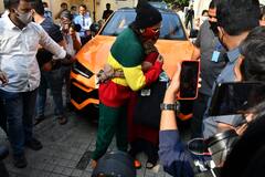 Ranveer Singh Christmas Celebration: रणवीर सिंह रंग-बिरंगे अंदाज में बच्चों संग क्रिसमस मनाने पहुंचे, खूब लुटाया प्यार