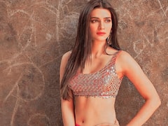 Kriti Sanon pics: ‘பரம் பரம்.. பரம சுந்தரி’ புகழ்  கிர்த்தி சனோன் கிளாமர் கிளிக்ஸ்..!