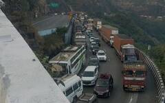 PHOTO : मुंबईहून पुण्याला जाताय; तर हे लेटेस्ट ट्राफिक अपडेट जाणून घेऊनच प्रवास करा