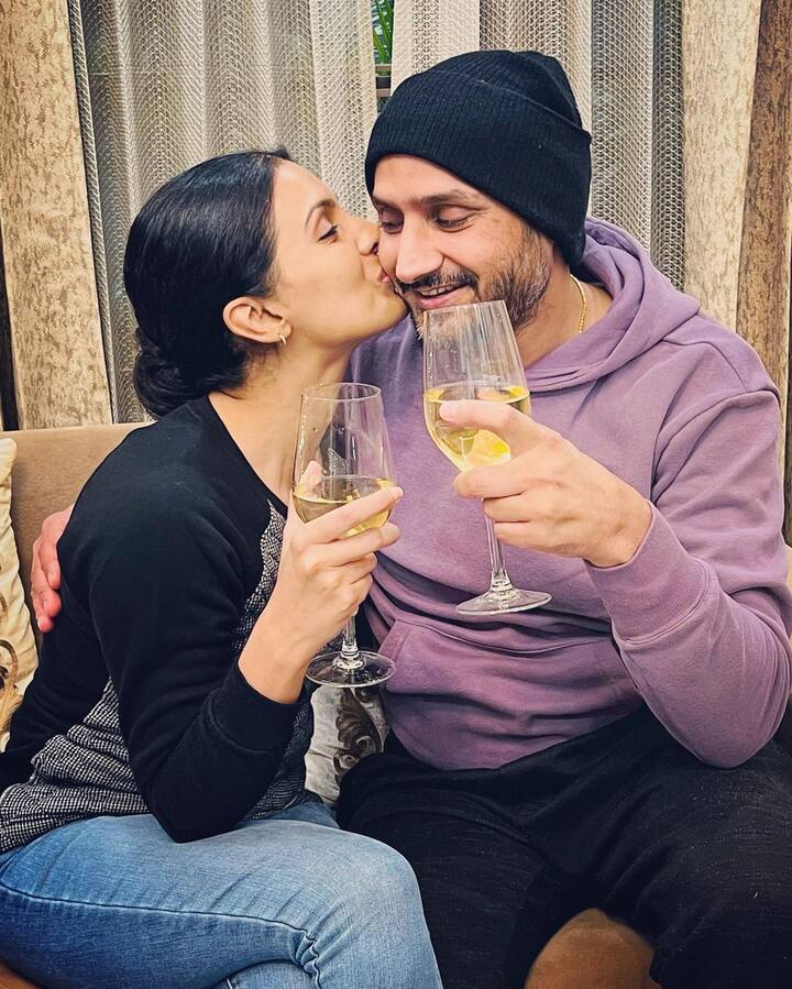 तसेच त्यानं ऑक्टोबर 2015 मध्ये शेवटचा एकदिवसीय आंतरराष्ट्रीय सामना आणि ऑगस्ट 2015 मध्ये शेवटची कसोटी सामना खेळला होता. (photo:geetabasra/ig)