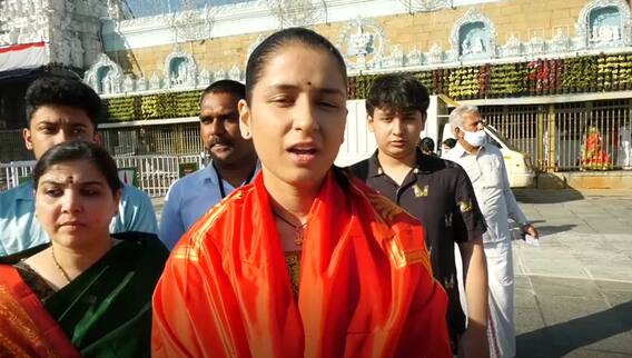 తిరుమలలో నైనా జైస్వాల్... వచ్చే నెలలో నేషనల్ ఛాంపియన్ షిప్ టోర్నమెంట్