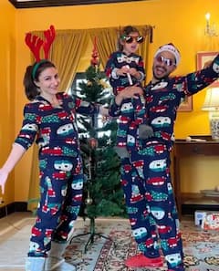 Christmas 2021: Soha Ali Khan ने Kunal Kemmu और Sharmila tagore के साथ पटौदी पैलेस में मनाया क्रिसमस, देखें Photos