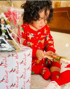 Merry Christmas 2021: বড়দিনে সান্তা সেজে খেলায় মগ্ন রাজ-পুত্র ইউভান