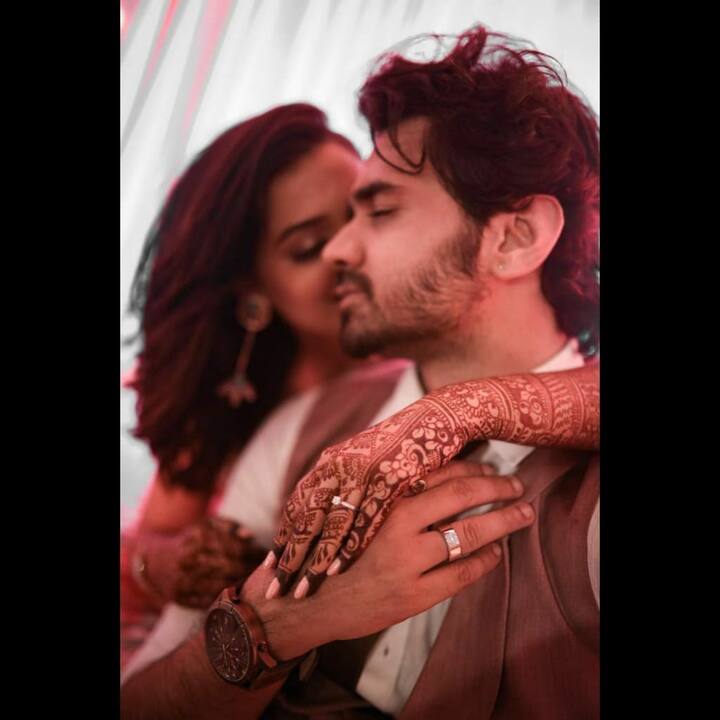 मराठी मालिका आणि नाटकातून घराघरात पोहोचलेली हृता दुर्गुळे सोशल मीडियावर चांगलीच ऍक्टिव्ह असते. ( photo: hruta12/ig)