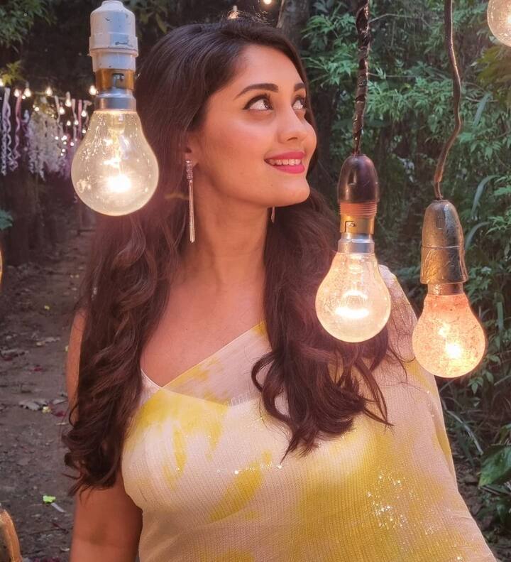 సురభి ఫొటోస్ (Image Credit:Surbhi Puranik/Instagram)