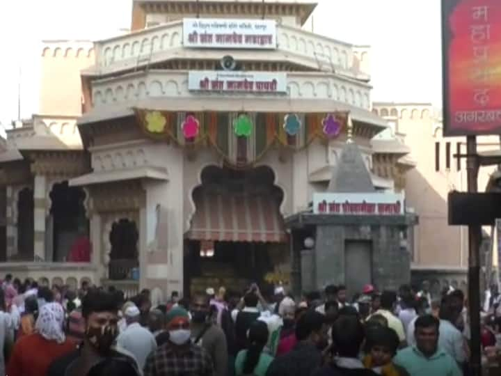 Pandharpur News Vitthal Mandir latest update warkari ladu prasad Pandharpur : मंदिर समितीचा सावळा गोंधळ सुरूच; विठ्ठलभक्तांना प्रसादाचा लाडू मिळत नसल्याने संतप्त, लाखोंचं नुकसान