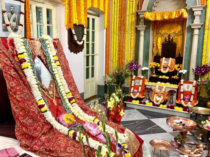 বাগবাজারে মায়ের বাড়িতে তথ্যকেন্দ্র তৈরি করেছে রামকৃষ্ণ মঠ ও মিশন। মায়ের বাড়ি সংলগ্ন উদ্বোধন কার্যালয়ে তৈরি এই হেল্প ডেস্কের নাম রাখা হয়েছে তথ্যসেবা কেন্দ্র।