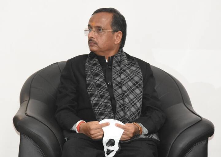 उत्तर प्रदेश के उपमुख्यमंत्री दिनेश शर्मा के पास शिक्षा विभाग भी है उनका जन्म 12 जनवरी साल 1964 को लखनऊ में हुआ था. उन्होंने लखनऊ विश्वविद्यालय से पढ़ाई पूरी की और बाद में इसी विश्वविद्यालय में प्रोफेसर भी नियुक्त हुए. उन्होंने करीब 20 से अधिक छात्रों को पीएचडी कराई है.