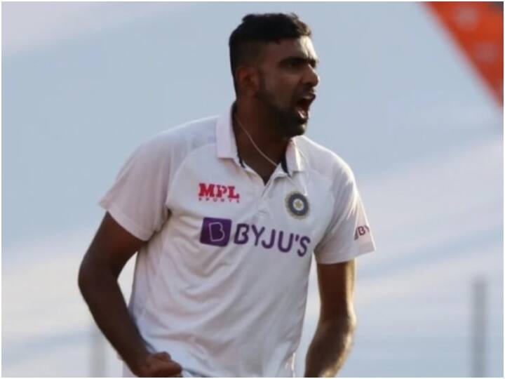 अश्विन एक समय तीनों फॉर्मेट में टीम इंडिया का अहम हिस्सा थे. लेकिन अब वह सीरीज टेस्ट टीम में दिखते हैं. टेस्ट क्रिकेट के 82 मैचों में अश्विन के नाम 427 विकेट हैं.