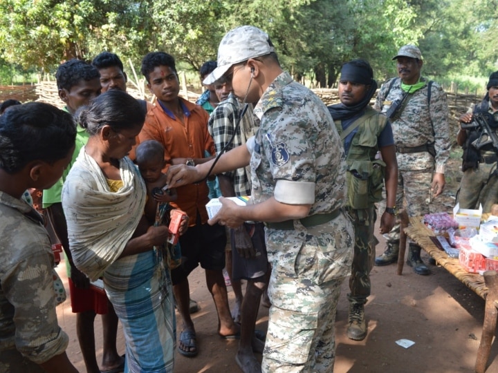 Chhattisgarh News: दंतेवाड़ा पुलिस के लिए कामयाबी भरा रहा साल 2021, इतने खूंखार नक्सलियों ने किया सरेंडर