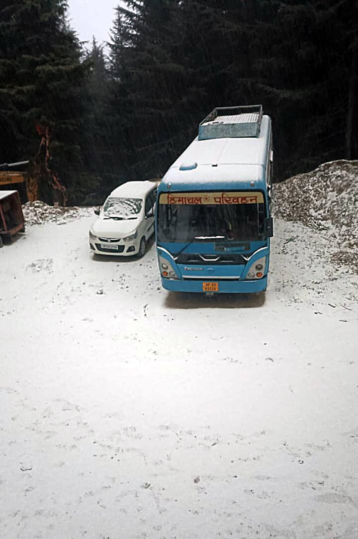 भारतातील बर्फाळ प्रदेशांमध्येही तापमान अतिशय कमी झाले आहे. (ani/gallery)