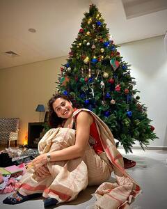 தமிழ் நடிகைகளின் கிறிஸ்துமஸ் க்ளிக்ஸ்