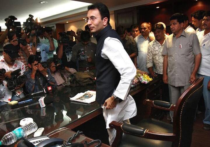 शाहजहांपुर के जितिन प्रसाद कांग्रेस के बड़े नेताओं में शुमार थे. वह मनमोहन सिंह की सरकार में केंद्रीय मंत्री भी रहे. 2021 में जितिन प्रसाद ने कांग्रेस का साथ छोड़ बीजेपी का दामन थाम लिया.