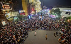 Kolkata: Park Street इलाके में क्रिसमस पर दिखी भारी भीड़, मास्क न पहनने पर हिरासत में लिए गए 191 लोग