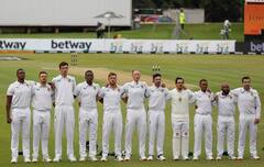 Centurion Test: सेंचुरियन टेस्ट से पहले भारत-दक्षिण अफ्रीका के खिलाड़ियों ने रखा मौन, बांह पर बांधी काली पट्टी, जानिए क्यों