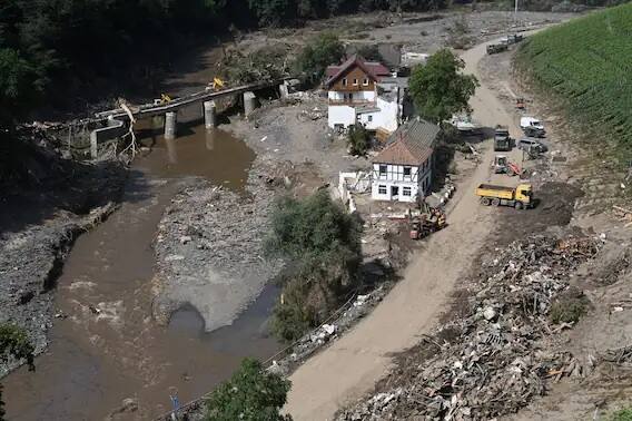 গত ৬০ বছরে সবচেয়ে ভয়াবহ বন্যা দেখা দিয়েছিল জার্মানিতে। জুলাইয়ের এই প্রাকৃতিক বিপর্যয়ে ১৮৪ জনের মৃত্যু হয়েছিল। ছবি-এএফপি