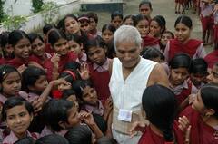 Birth anniversary: कुष्ठरोग्यांच्या आयुष्यात प्रकाश निर्माण करणारे बाबा आमटे