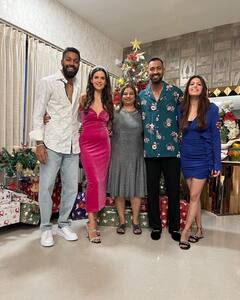 Christmas Celebrations 2021: Hardik Pandya की पत्नी Natasa Stankovic की इन फोटोज को देख उठे ये सवाल