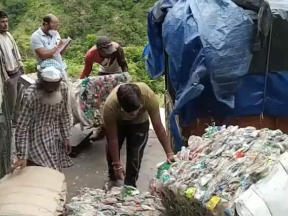 Rudraprayag News: आप कूड़ा देखकर मुंह फेर लेते हैं! जिसे बेचकर नगर पालिका कर रहा लाखों की कमाई, आप भी लें फायदा Rudraprayag News: आप कूड़ा देखकर मुंह फेर लेते हैं! जिसे बेचकर नगर पालिका कर रहा लाखों की कमाई, आप भी लें फायदा