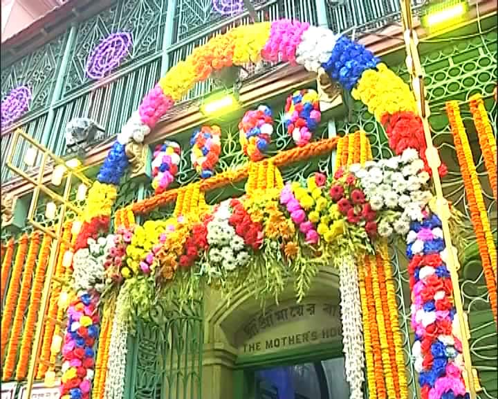 বাড়িতে বসে তথ্যসেবায় যোগযোগের জন্য একটি হেল্পলাইন নম্বরও চালু করা হয়েছে। নম্বরটি হল ৯৮৫১ ৪৭২ ৪৭২। সকাল ৯টা ৩০ থেকে বিকেল ৫টা ৩০ পর্যন্ত ও শনিবার এই পরিষেবা চালু থাকবে দুপুর ১টা ৩০ পর্যন্ত।
