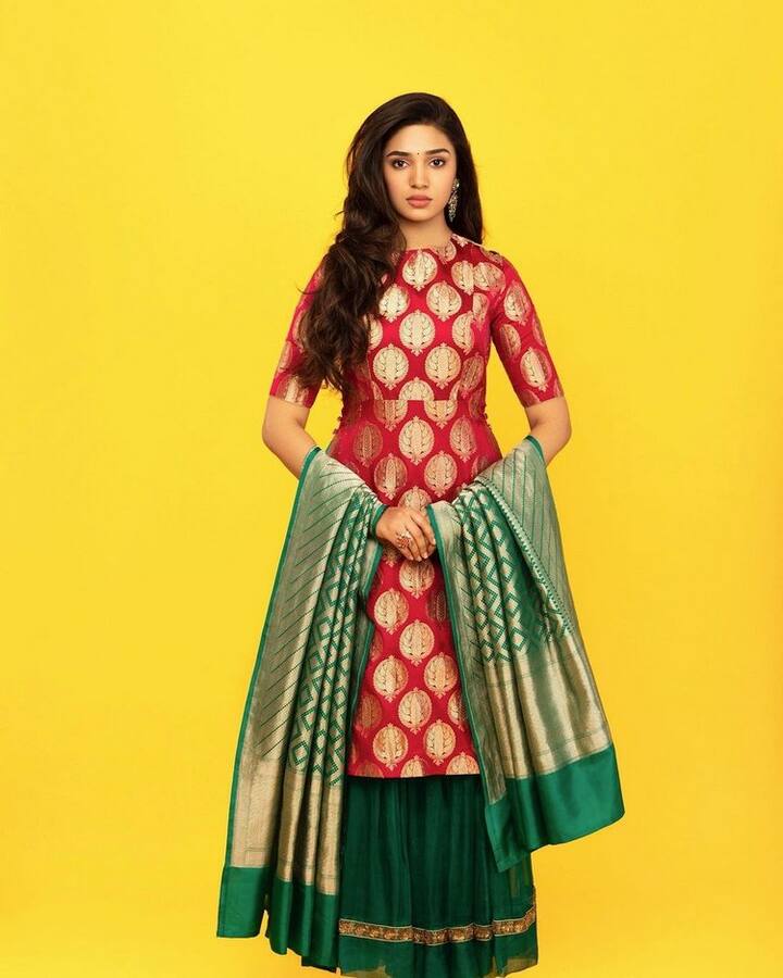 తన క్యూట్ లుక్స్ తో యూత్ ని ఫిదా చేసింది.(Photo Courtesy: Instagram)