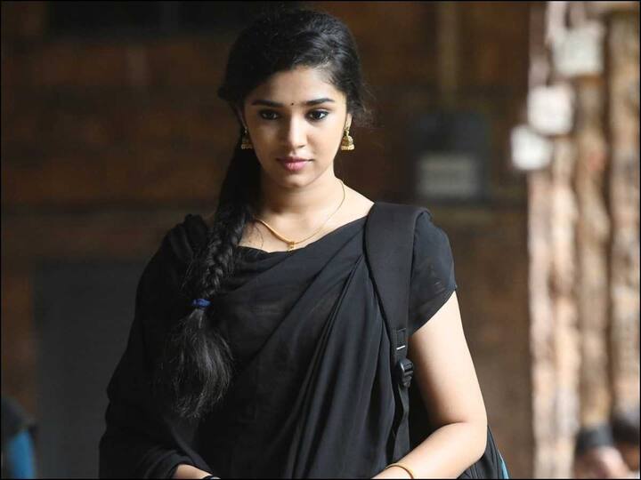 லிங்குசாமியின் பெயரிடப்படாத படமொன்றில் நடித்து வருகிறார்.