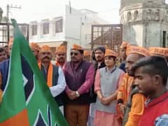 श्रावस्ती: पूर्व प्रधानमंत्री के जन्मदिन पर बीजेपी कार्यकर्ताओं ने उड़ाई कानून की धज्जियां, जानिए पूरी खबर