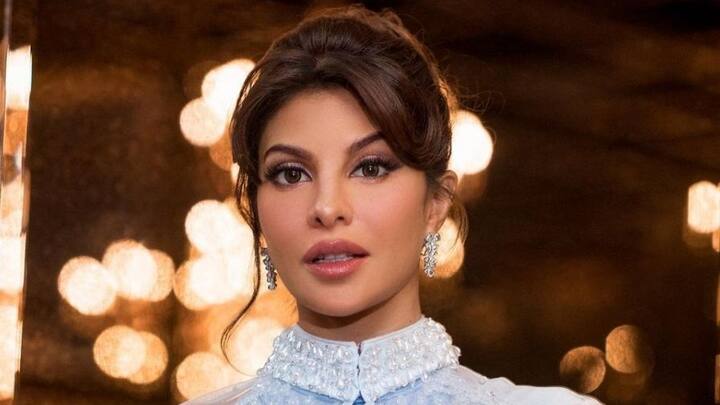 কেরিয়ারে ভাঁটা চলছিল আগে থেকেই। কিন্তু বছর শেষ হওয়ার আগে প্রতারণা মামলায় নাম জড়িয়ে গেল জ্যাকলিন ফার্নান্ডেজের। প্রায় ২০০ কোটির তছরুপ মামলায় তদন্তকারীদের চক্কর কাটছেন তিনি।