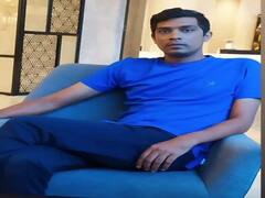 Video : पहिल्या मजल्यावरून खोल खड्ड्यात पडल्याने तरुणाचा जागीच मृत्यू, थरारक घटना सीसीटीव्हीत कैद 