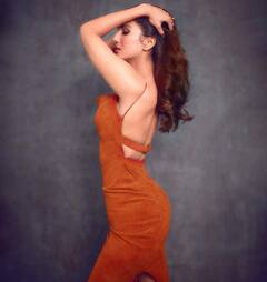 Vaani Kapoor Photos: बेहद शानदार है वाणी कपूर का बैकलेस आउटफिट कलेक्शन, सिजलिंग लुक से फैंस को बनाती हैं दीवाना