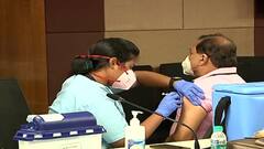 Corona Vaccine: ওমিক্রন-উদ্বেগের মধ্যেই স্বাস্থ্যকর্মী ও করোনাযোদ্ধাদের জন্য এবার বুস্টার ডোজের ঘোষণা | Bangla News