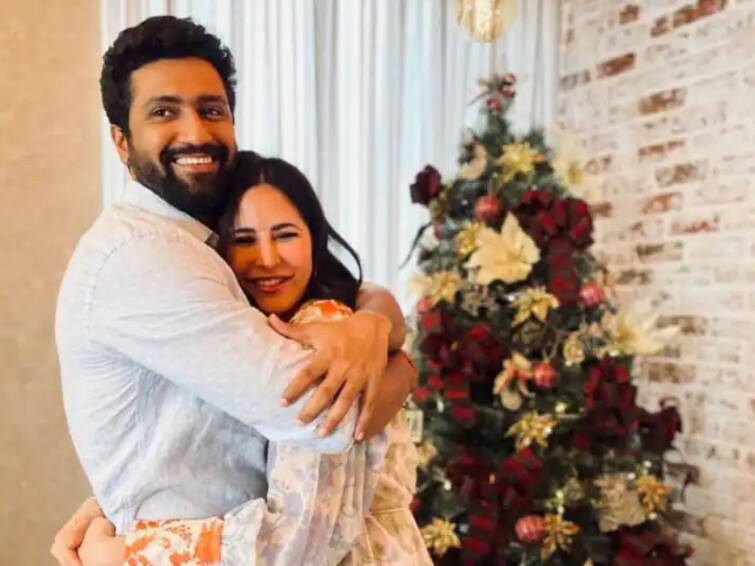 Katrina Kaif Celebrates First Christmas After Her Wedding Shares Adorable PIC With Vicky Kaushal Vicky Kaushal-Katrina Kaif First Christmas : विकी - कतरिनाने साजरा केला लग्नानंतरचा पहिला नाताळ सण