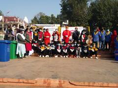 Jabalpur News: नर्मदा नदी के ग्वारीघाट पर हुआ स्वच्छता श्रमदान, स्कूल के बच्चों और आम लोगों ने लिया हिस्सा