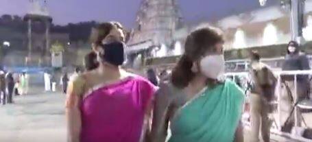 janhvi Kapoor Tirumala : తిరుమల శ్రీవారిని దర్శించుకున్న శ్రీదేవి కుమార్తె జాన్వీ కపూర్