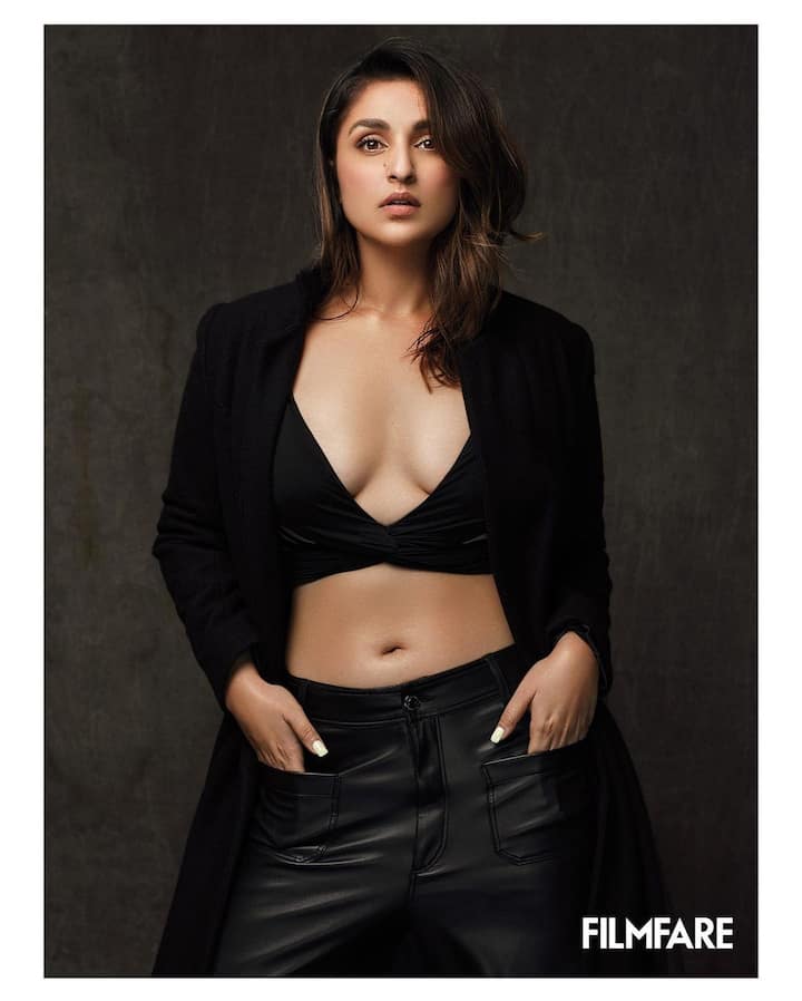 परिणीति का ये सिजलिंग अवतार देख फैंस के होश उड़ गए हैं. फैंस परिणीति का ये अंदाज काफी पसंद कर रहे हैं.