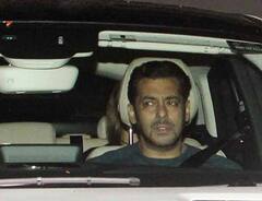 Snake Bites Salman Khan: जन्मदिन से एक दिन पहले सलमान खान को सांप ने काटा, आधी रात को अस्पताल ले जाया गया