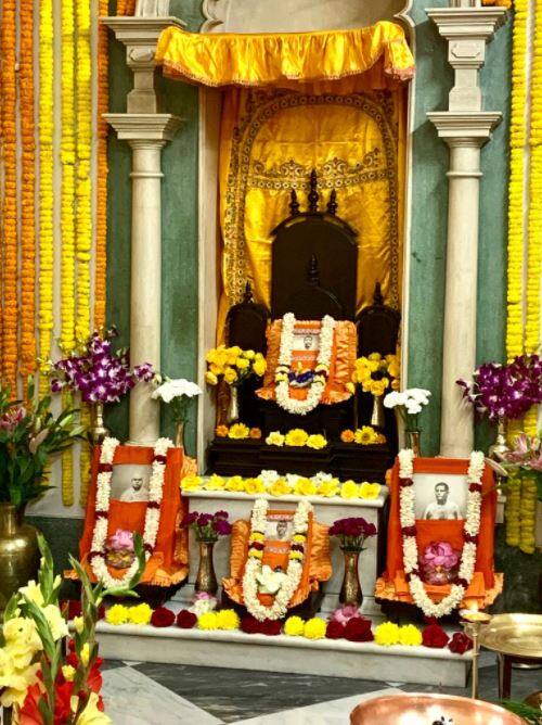 সঙ্ঘজননীর জন্মতিথি উপলক্ষে আয়োজন করা হয়েছে বিশেষ পূজা-প্রার্থনার। হবে হোম-যজ্ঞও। বেলুড় মঠেও আজ সারদা মায়ের জন্মতিথি উত্সব পালন করা হচ্ছে।
