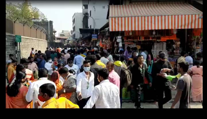 संचारबंदीमुळं मंदिरातील वेळत बदल करण्यात आलाय. तसेच कॅन्टनची सुविधाही भाविकांसाठी बंद राहणार आहे.