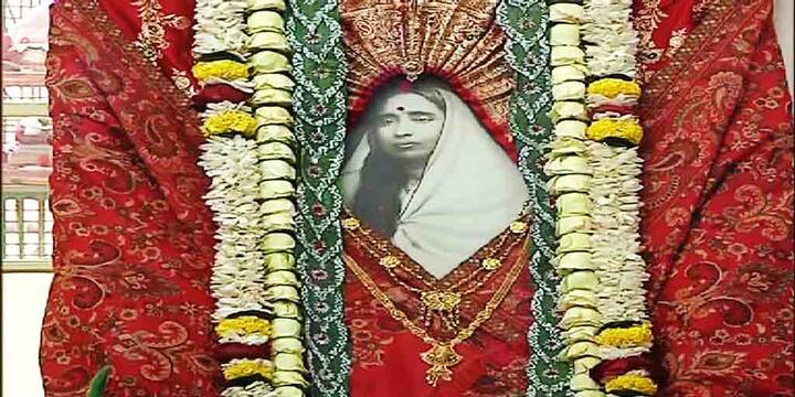 সম্প্রতি আরতি ও মন্ত্রোচ্চারণের মাধ্যমে এর উদ্বোধন করেন রামকৃষ্ণ মঠ ও মিশনের সহ সঙ্ঘাধ্যক্ষ স্বামী প্রভানন্দ। এই তথ্যকেন্দ্রে কোভিডকালে মায়ের বাড়ি খোলা ও বন্ধের সময়।