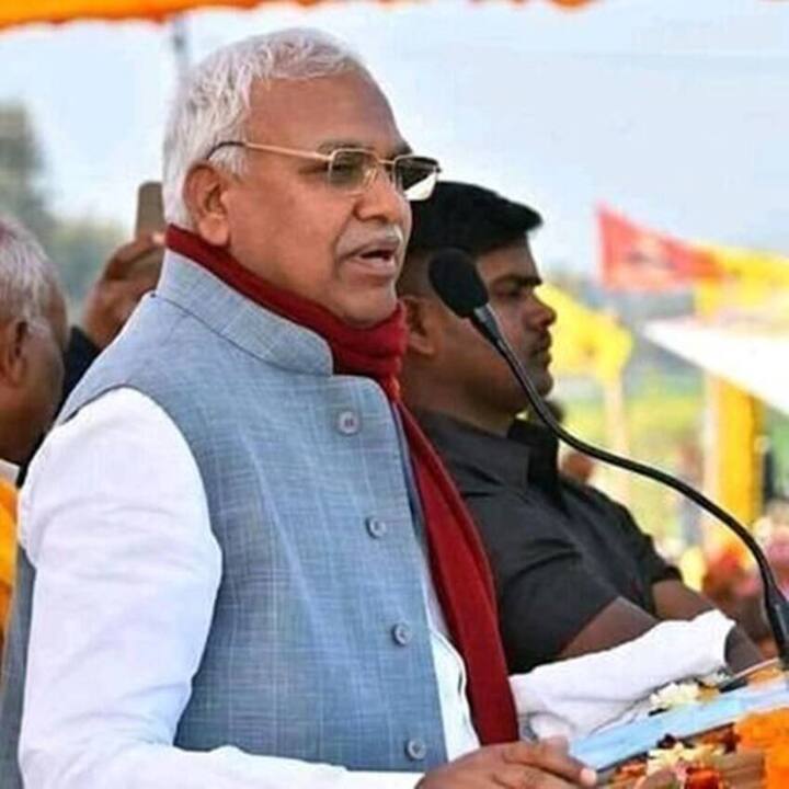 मायावती के शासनकाल में यूपी के स्वास्थ्य मंत्री रहे बाबू सिंह कुश्वाहा भी बसपा के बड़े नेताओं और मायावती के करीबियों में शुमार थे. बसपा से अलग होने के बाद कुश्वाहा पहले तो बीजेपी में गए फिर वहां से निकलने के बाद उन्होंने अपनी पार्टी बना ली.