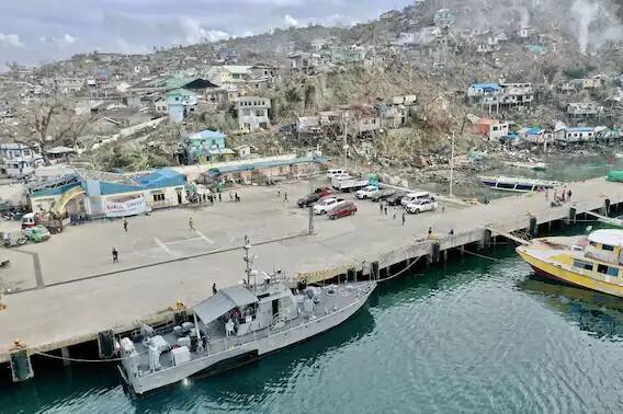 গত ১৬ ডিসেম্বর ফিলিপিন্সে বিপর্যয় ডেকে এনেছিল ঘূর্ণিঝড় রাই। প্রায় কয়েকশো মানুষ হতাহত হয়েছিলেন। হাজার হাজার মানুষ আশ্রয়হারা হয়েছিলেন। (ছবি-এএফপি)