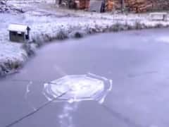 Watch: युवक ने दिखाई बर्फ तोड़ने की अनोखी टेक्निक, रॉकेट जलाकर तोड़ी बर्फ