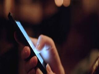 How to use Mobile in Winter : ठंड में मोबाइल यूज करते वक्त इन बातों का रखें ध्यान, नहीं तो 'बीमार' हो सकता है आपका फोन